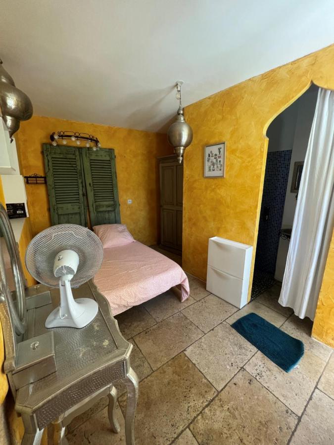 Maison D'Hotes Le Mas De Lila Вер-Пон-дю-Гар Екстер'єр фото