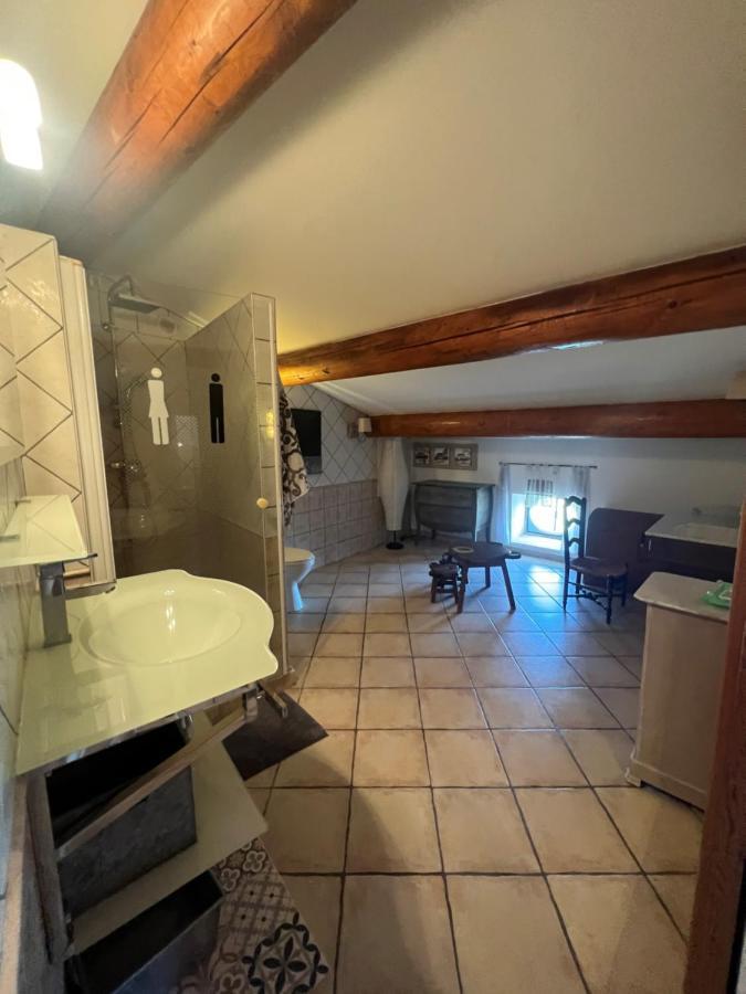 Maison D'Hotes Le Mas De Lila Вер-Пон-дю-Гар Екстер'єр фото